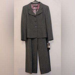 Kasper Womens Gray Pantsuit “New Wide Leg” Pant and Peplum Coat sz 16 Petite